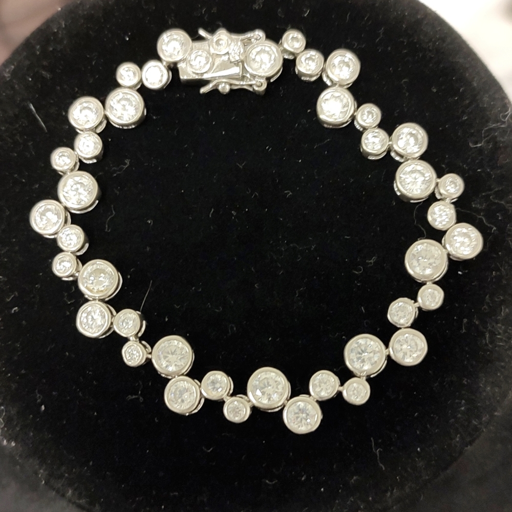 Beautiful Bubble tennis Bracelet stamped 18k